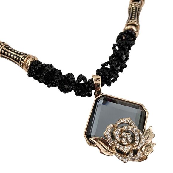 Fashionable High End Quality Boutique Crystal Necklace Jewelry - Picture 3 of 5